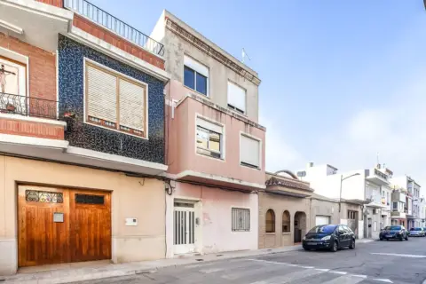 Edificio en calle C- Mariano Benlliure
