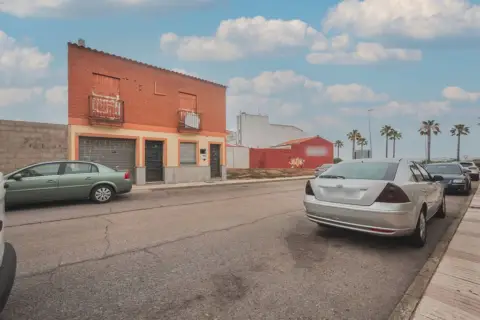 Casa en calle C- Cornalvo