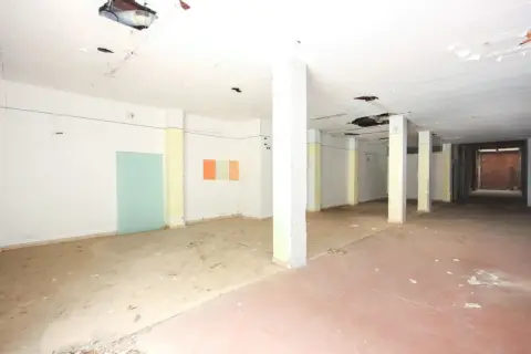 Local comercial en calle C- Argentina