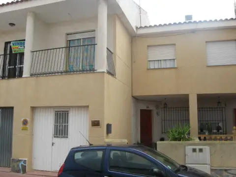 Chalet adosado en calle C- Río Nalón