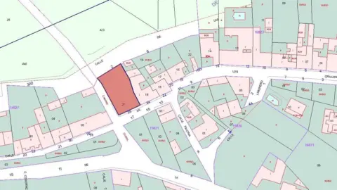 Terreno en calle C- los Grillos