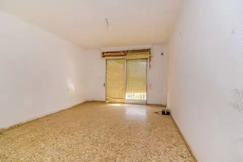 Piso en calle C- Saavedra Fajardo