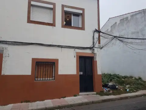 Casa en calle C- Santa Ana