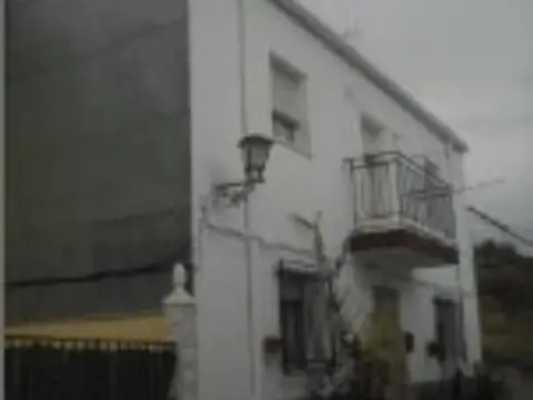 Chalet adosado en calle de Santa Adela