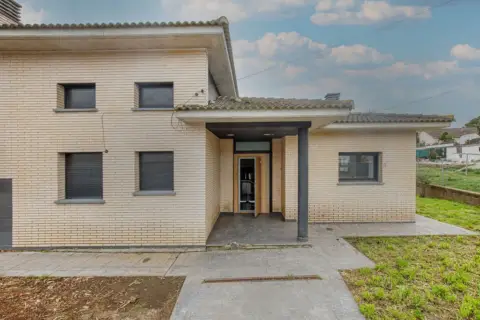 Chalet en calle C- Canigó - Urb Llac del Cigne -