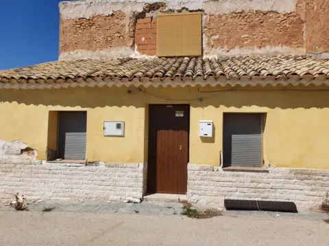 Casa en calle C- los Pinos