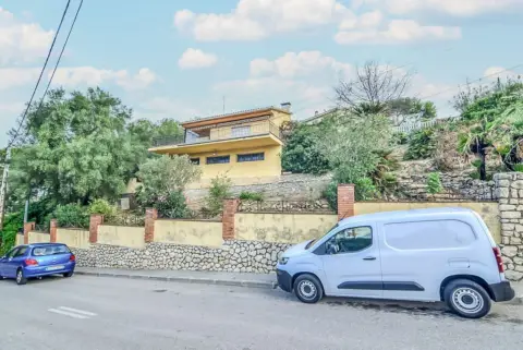 Chalet en calle C- Arc de San Martí - Urb Les Colines -