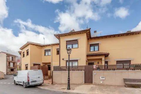 Chalet adosado en calle C- Manso