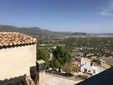 Piso en calle C- Luengo Bajo