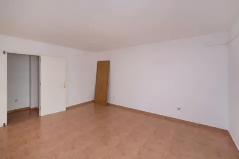 Piso en calle C- Colonia Santa Isabel    -  Res San Antonio  -