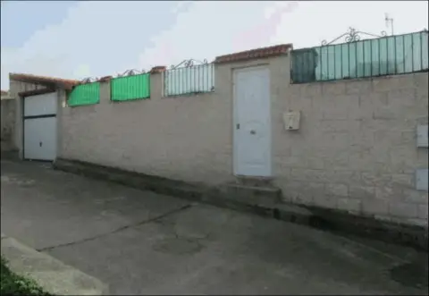 Chalet adosado en calle de las Maravillas