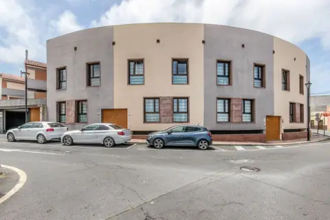 Chalet adosado en calle C- Real