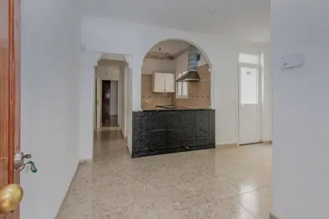 Piso en calle C- Hernández Amador