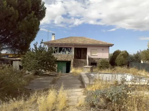 Chalet en calle de los Sauces
