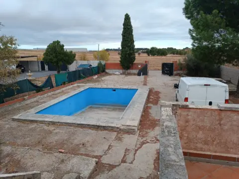 Chalet en calle de los Sauces