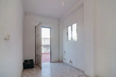Piso en calle C- Bornos