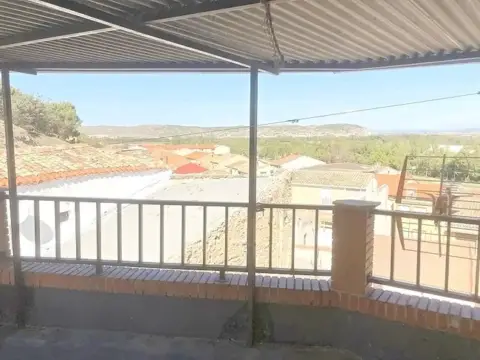 Chalet adosado en calle de la Merindad