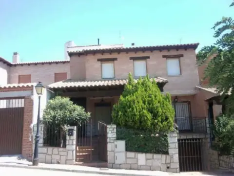 Chalet adosado en calle C- Orgaz