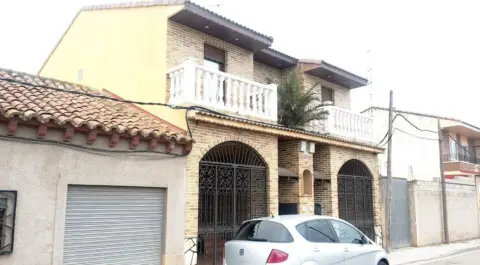 Chalet adosado en calle C- Canteras