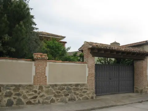 Chalet adosado en calle C- Mingolobo