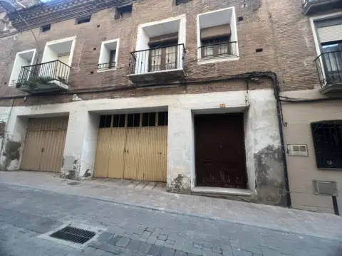 Chalet adosado en calle de Nuestra Señora del Burgo