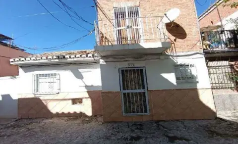 Chalet adosado en calle C- Risueño
