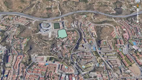 Terreno en calle C- Luxemburgo (Urb. Montesol)