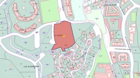 Terreno en calle C- Luxemburgo (Urb. Montesol)