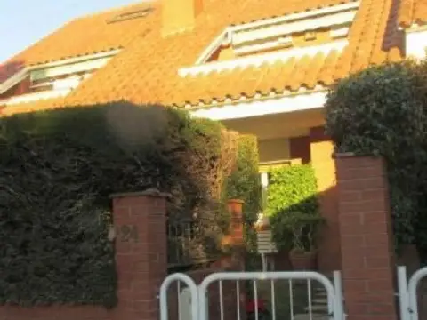 Chalet adosado en calle C- Mila I Fontanals