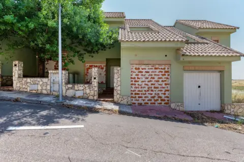 Chalet adosado en calle C- La Medica