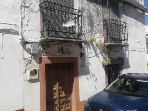 Chalet adosado en calle de los Cantones