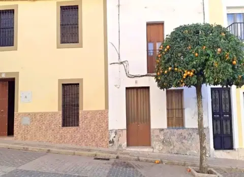 Chalet adosado en calle de la Virgen de Soterraño