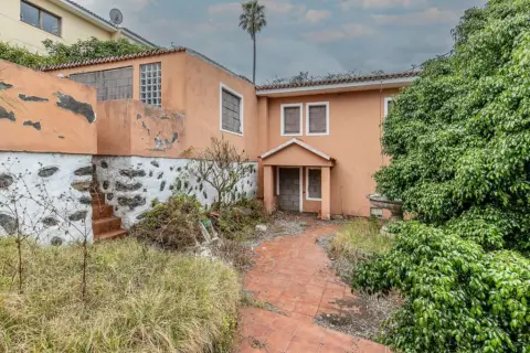 Chalet adosado en calle C- Botello