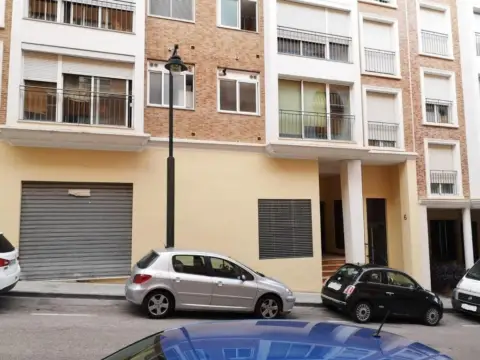 Local comercial en calle C- Casimiro Barello Morello