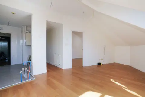 Piso en calle C- Silvestre Ochoa