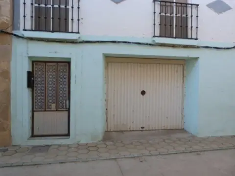 Chalet adosado en calle Baja