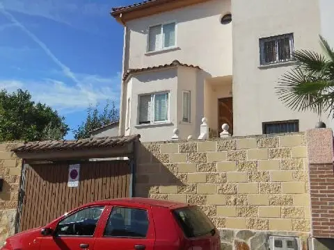 Chalet adosado en calle C- Madrid