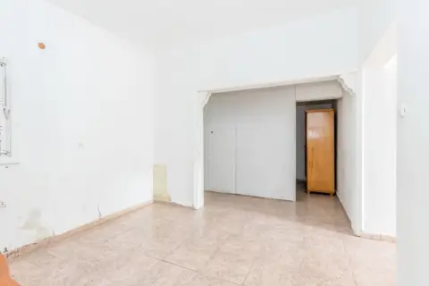 Chalet adosado en calle C- Lezcano