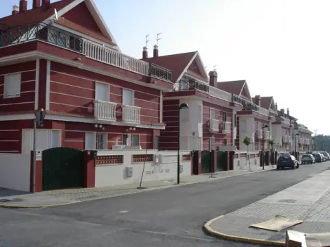 Chalet adosado en calle C- Juan Gall