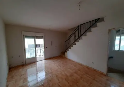 Chalet adosado en calle C- Lanchares