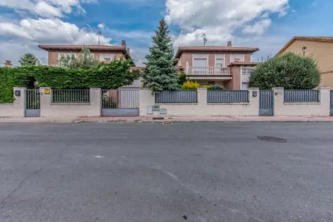 Chalet en calle C- Sementera