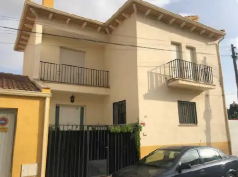 Chalet adosado en calle C- Perchel