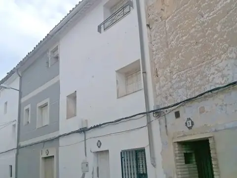 Chalet adosado en calle C- Linares