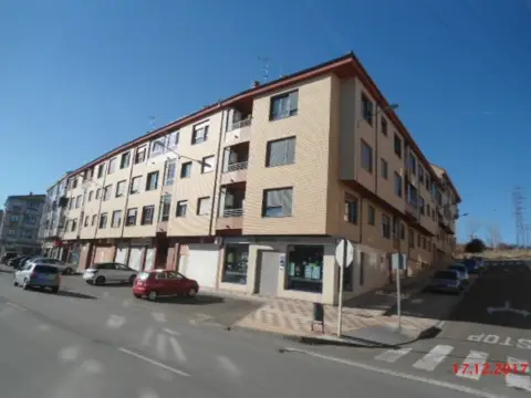 Piso en calle C- Nalon