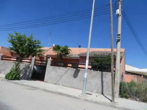 Chalet adosado en calle C- Fernando El Católico