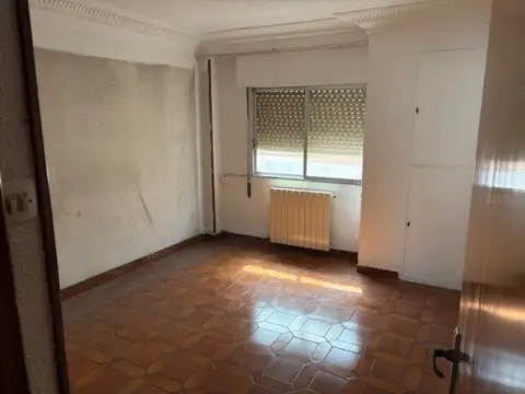 Piso en calle C- Mariano Balsega