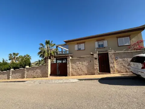 Chalet en calle C- Vega de Sánchez