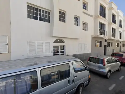 Piso en calle C- Apolo