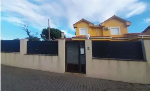 Chalet adosado en calle C- los Pedroches