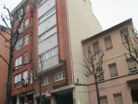 Local comercial en calle C- Ricardo Montes